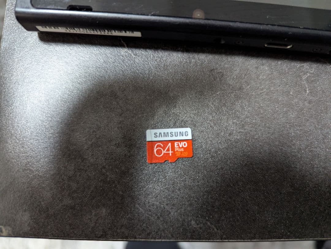 【64GBメモリカード付き】Nintendo Switch 本体