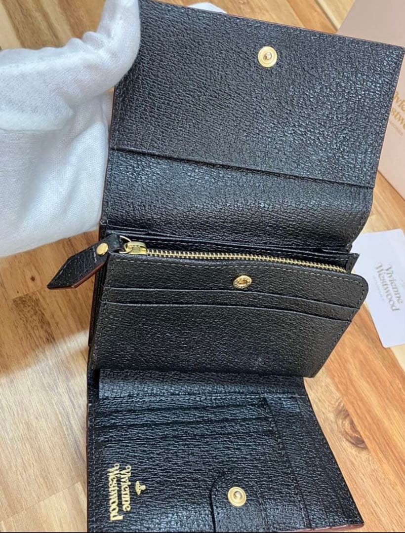 vivienne westwood 三つ折り財布　ゴールドオーブ ブラック