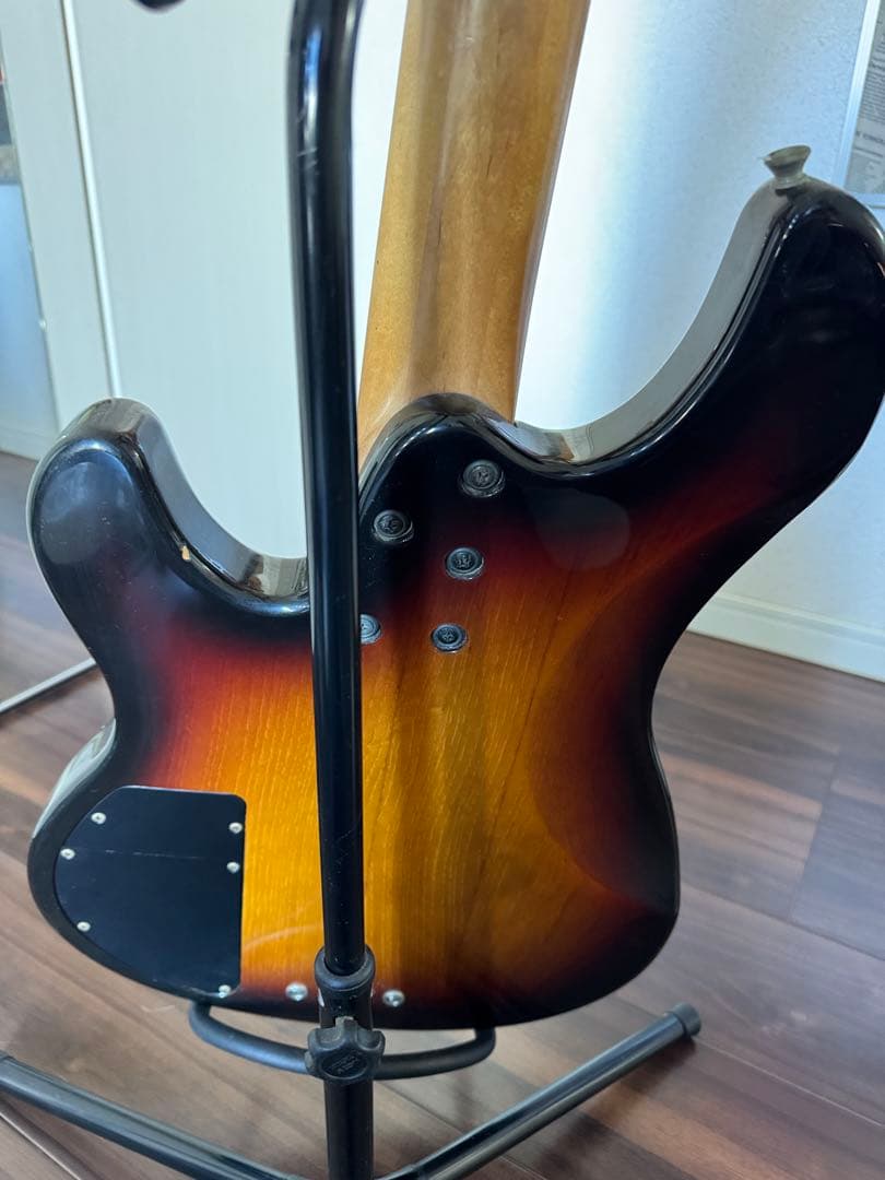 Ibanez ベース ATK series