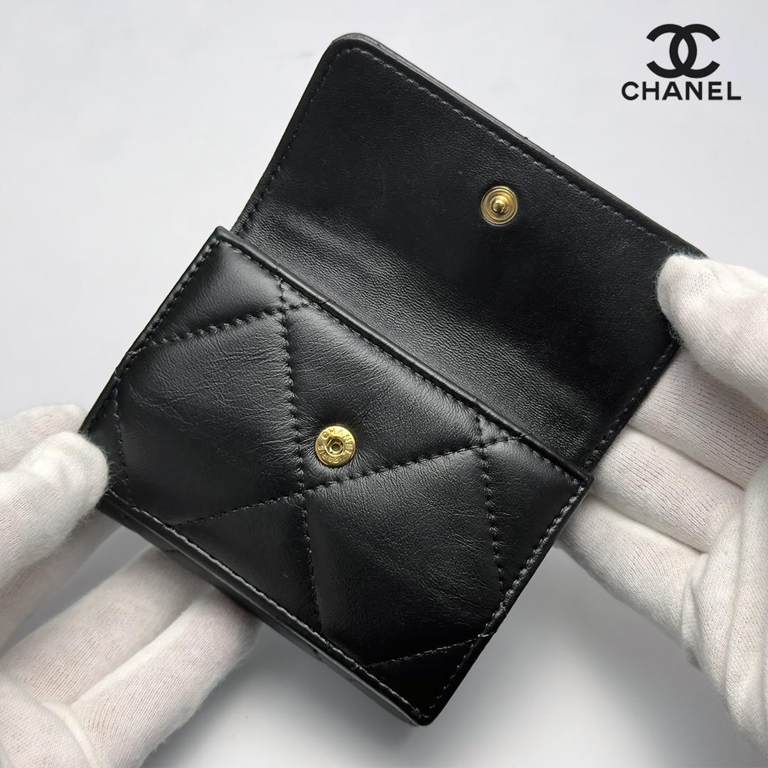 正規品　CHANEL シャネル19　ディズヌフ　Wホック　三つ折り財布