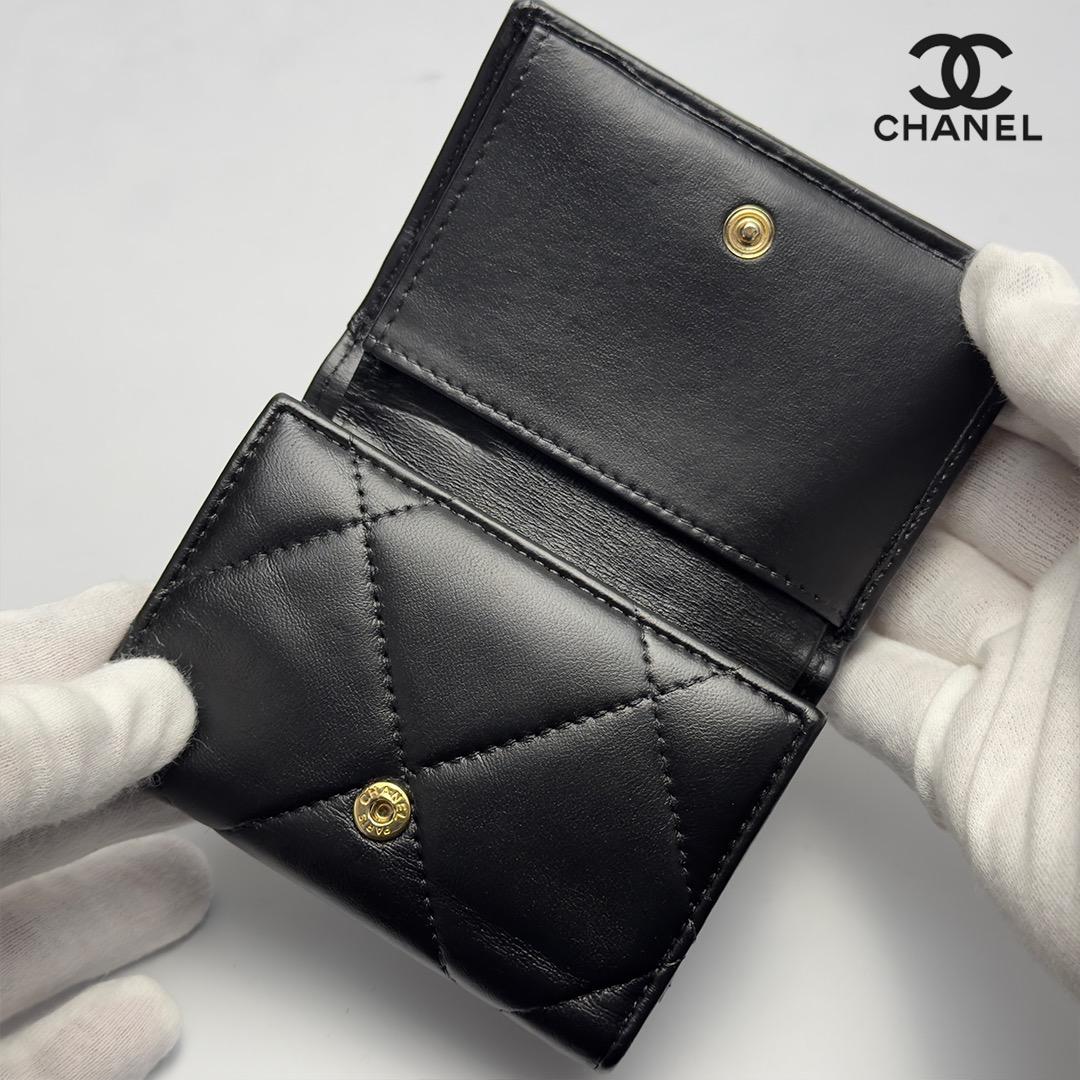正規品　CHANEL シャネル19　ディズヌフ　Wホック　三つ折り財布