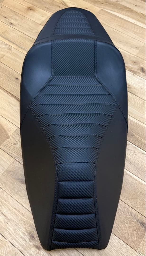 【美品】TWR製 PCX125/160用ローダウンカスタムシート（タックロール）