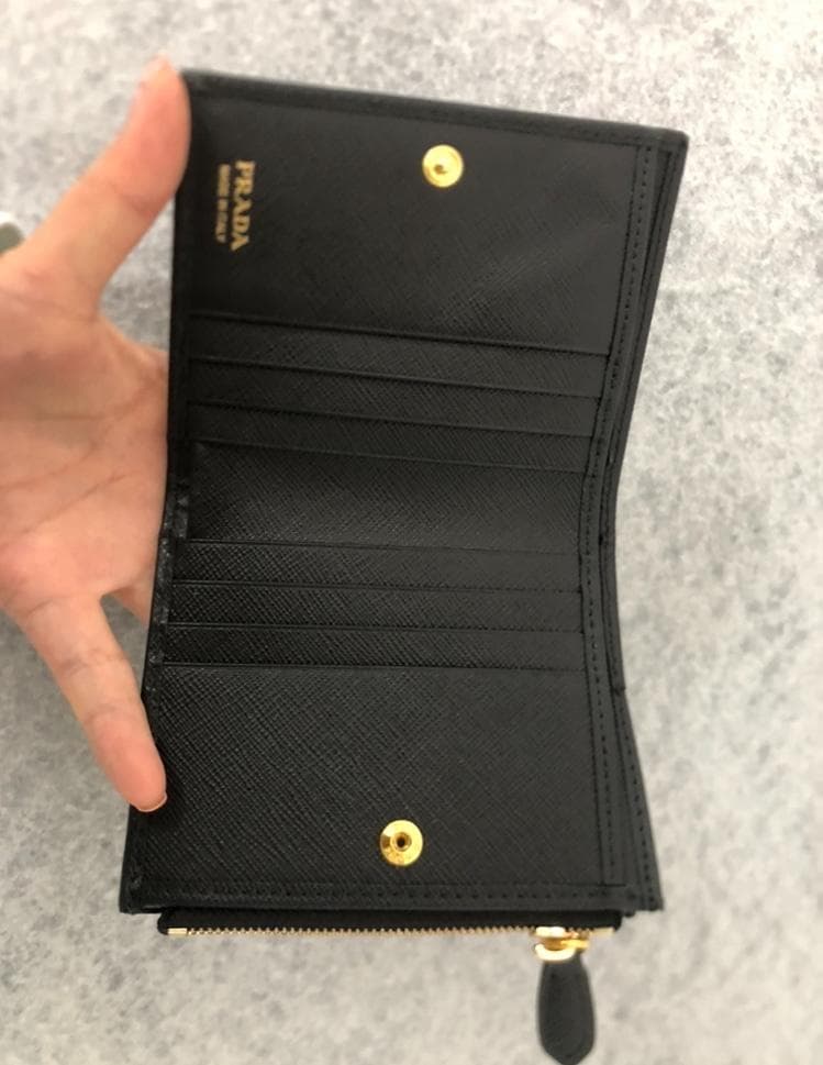 財布　三角ロゴ　スマートウォレット　超美品　ブラック　本革　バッグ　男女兼用