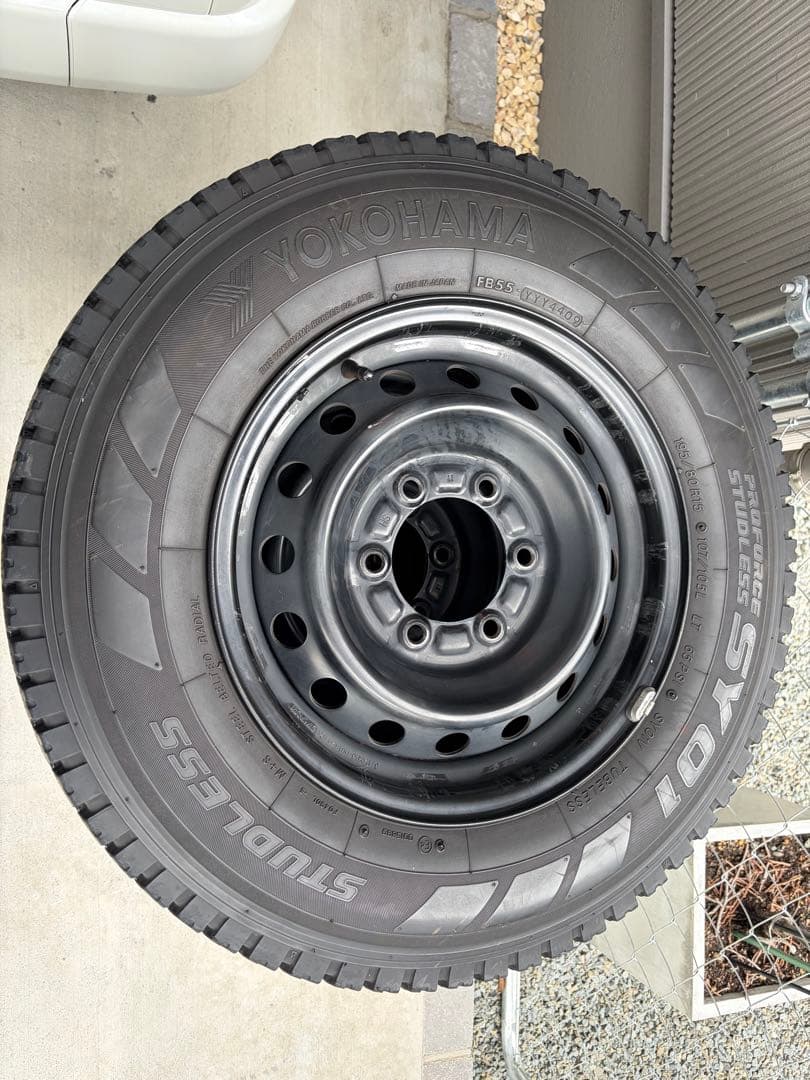 ハイエース　YOKOHAMA SY01 スタッドレスタイヤ 195/80R15