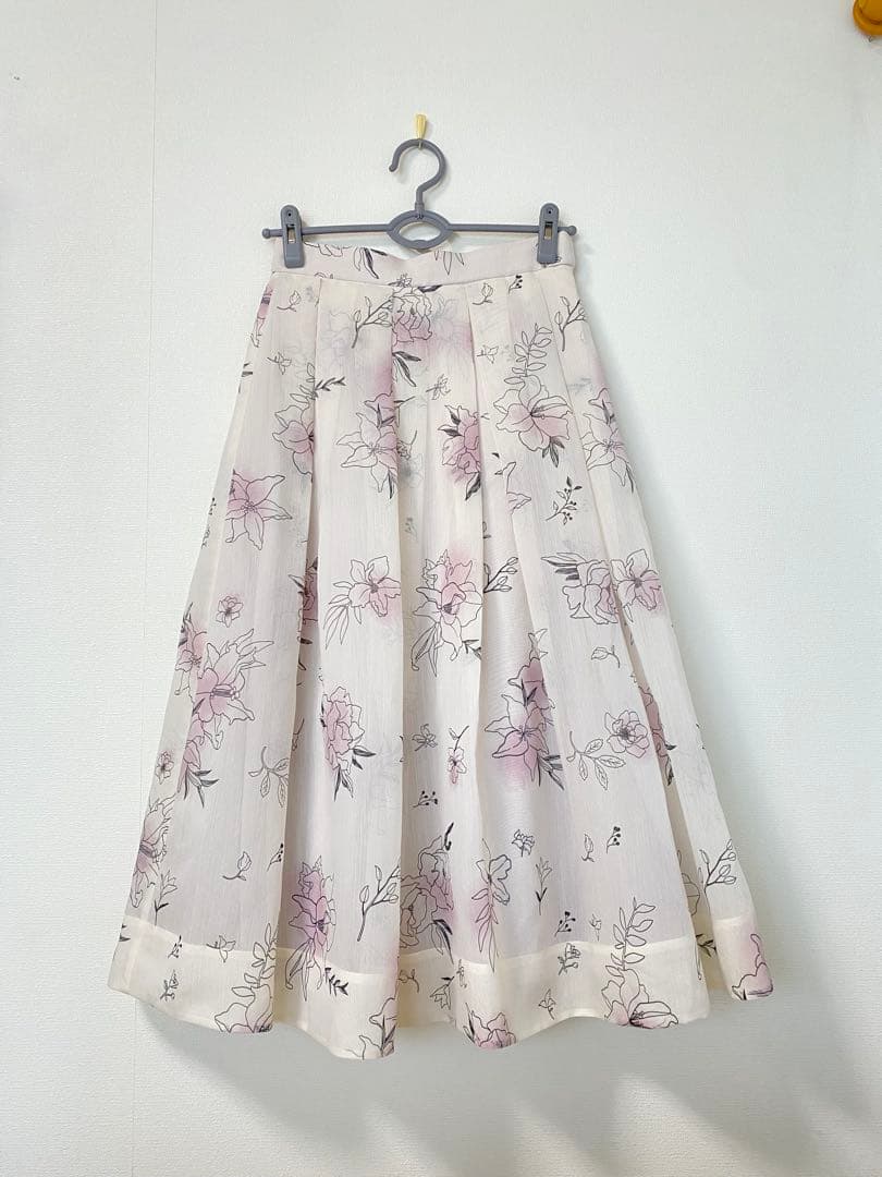 【極美品】ストロベリーフィールズ即完売　花柄フレアスカートふんわりシルエット
