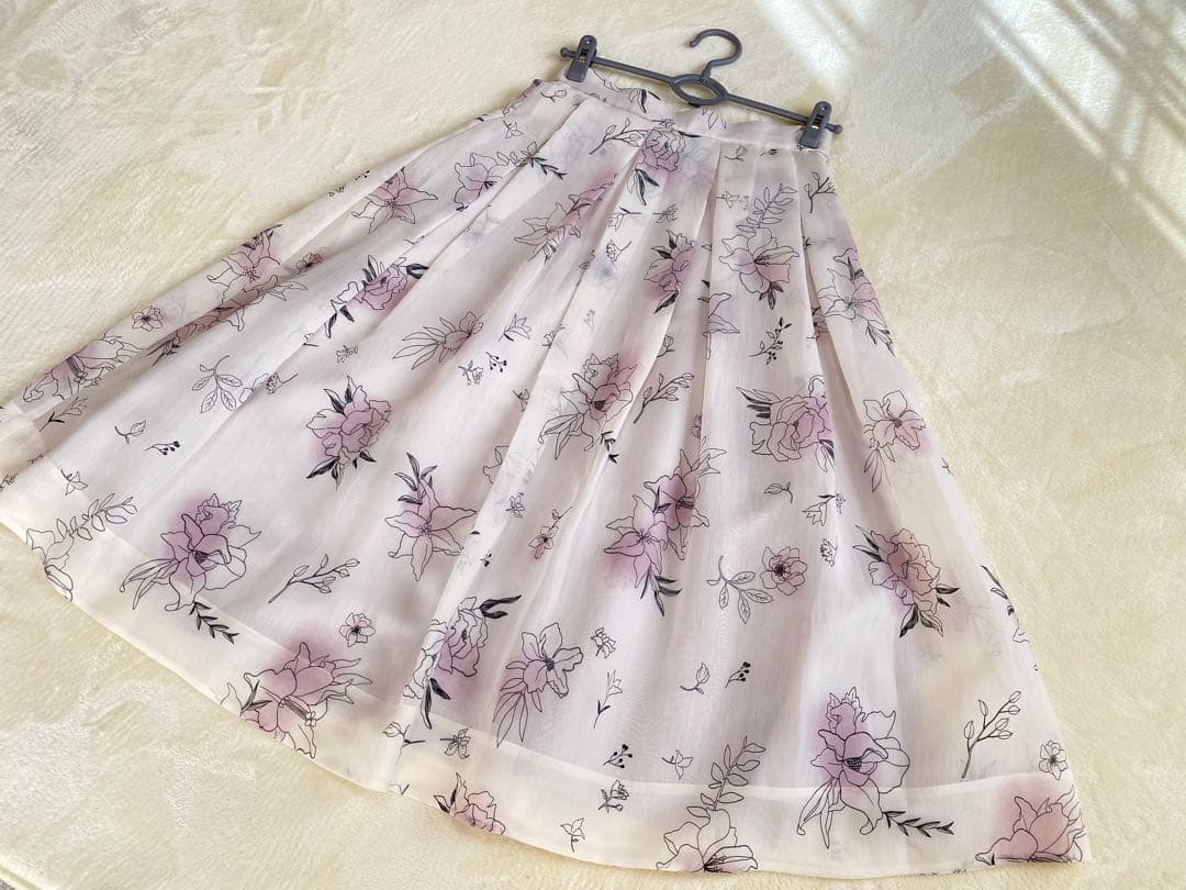 【極美品】ストロベリーフィールズ即完売　花柄フレアスカートふんわりシルエット