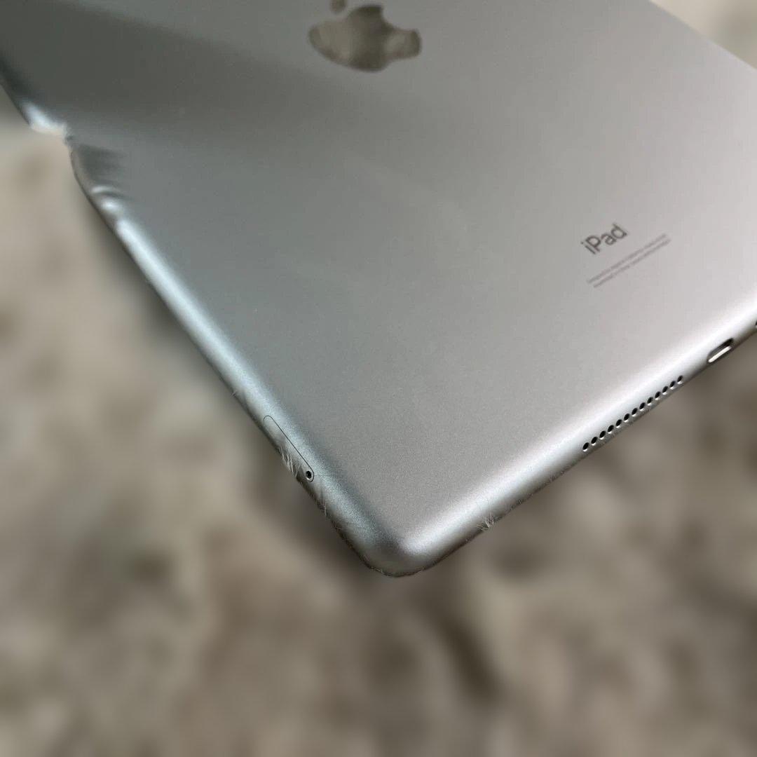 Apple iPad (第７世代) Wi-Fi + Cellular シルバー