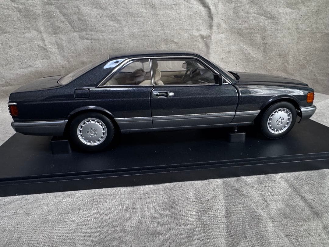ミニカー Mercedes-Benz 500 SEC 1986 1/18