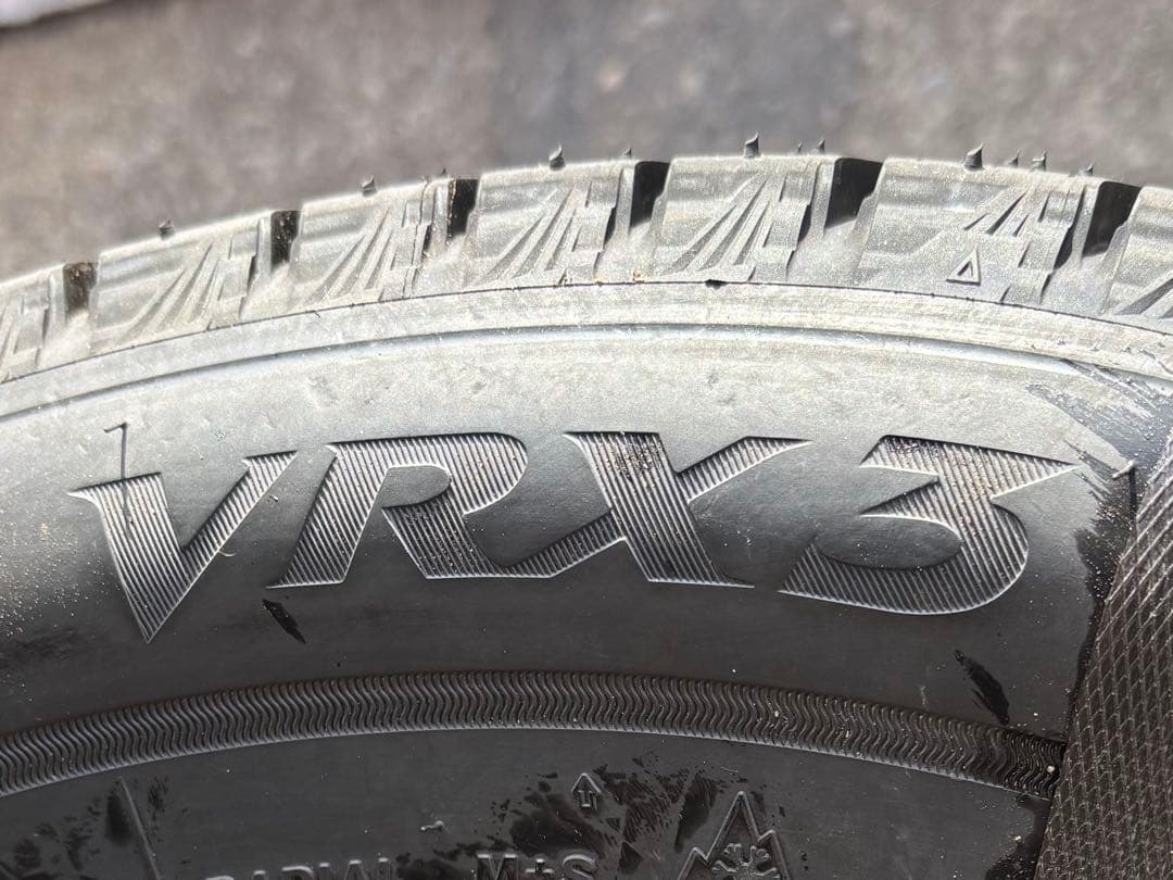 2025年製 ブリヂストン　BLIZZAK VRX3 215/60R17