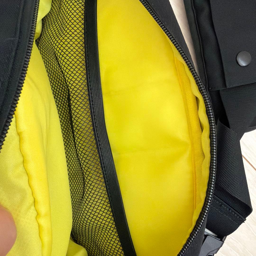 Hugoo ハグー ヒップシート ショルダーバッグ 抱っこ紐　黒