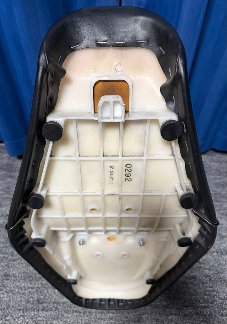 Kawasaki カワサキ W650 W800 純正 タックロール シート