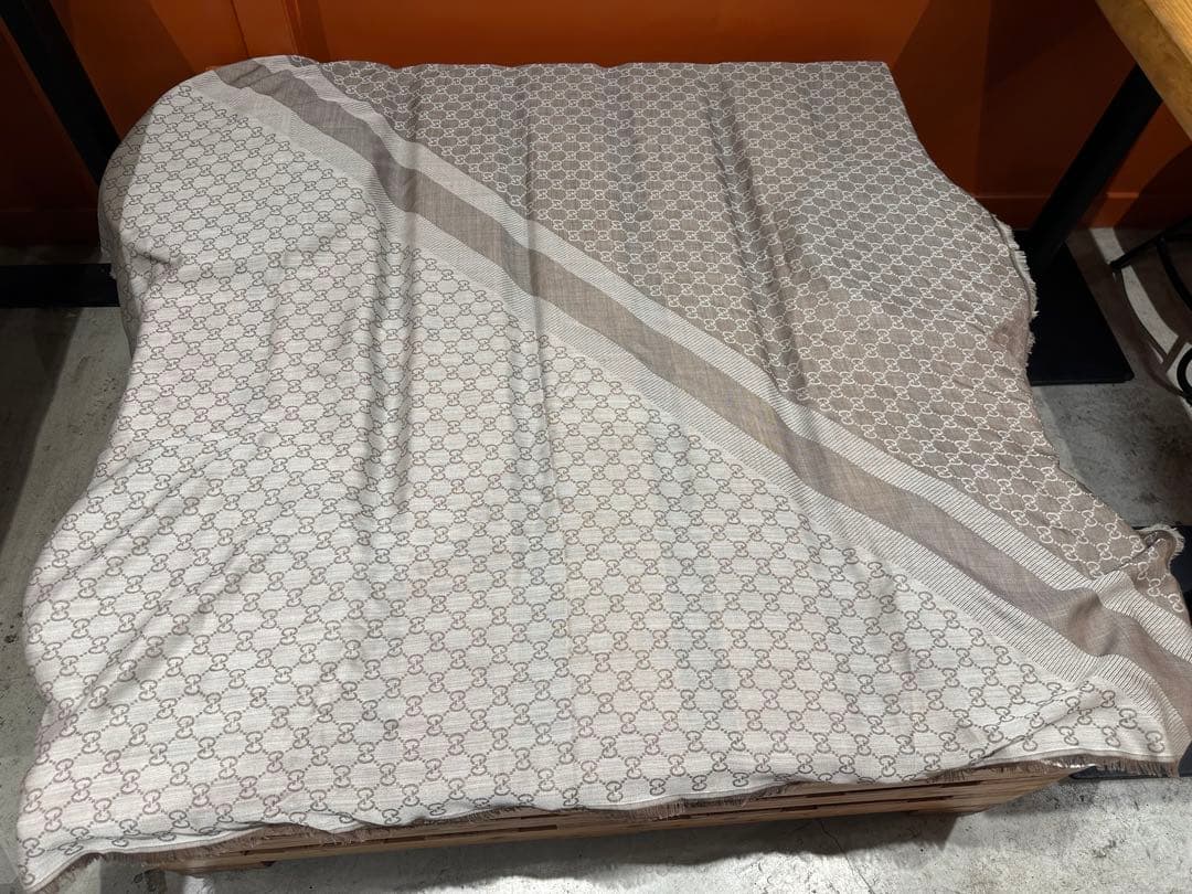 新品未使用GUCCI GGパターンストール 140x140cm 男女兼用※茶色系