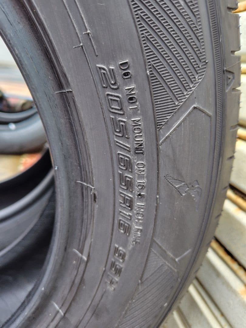 やす、Goodyear RVF02 205/65R16 タイヤ 9分山
