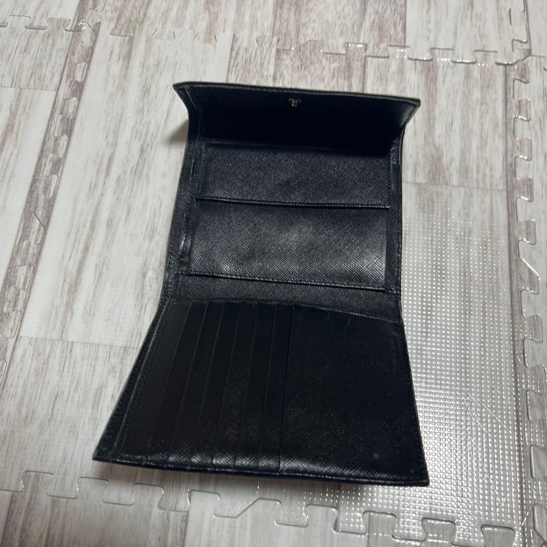 PRADA 三つ折り　ナイロン財布　三角ロゴ　黒　軽量　プラダ　財布