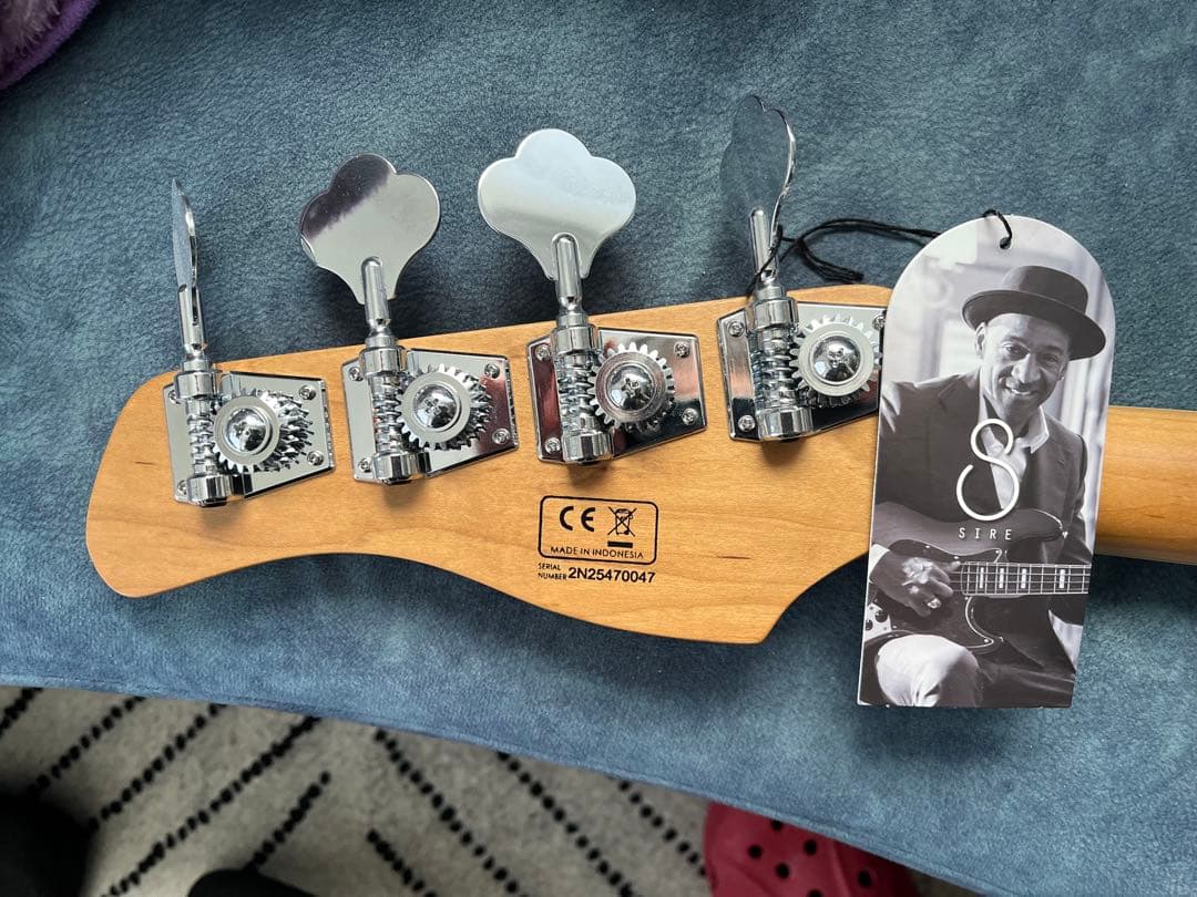 ベース Sire Marcus Miller P8-4 WB White Blonde