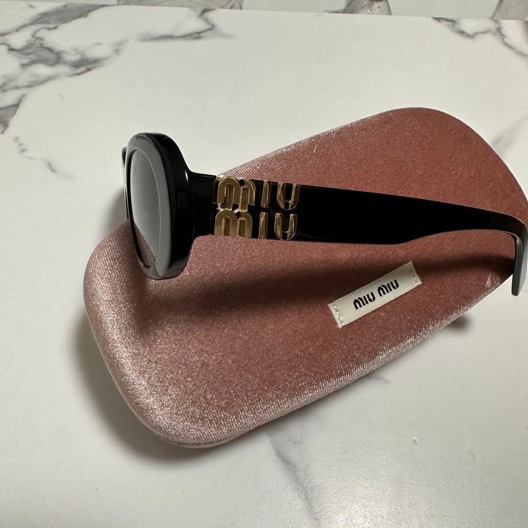 MIUMIU オーバルサングラス ブラック　 【美品】