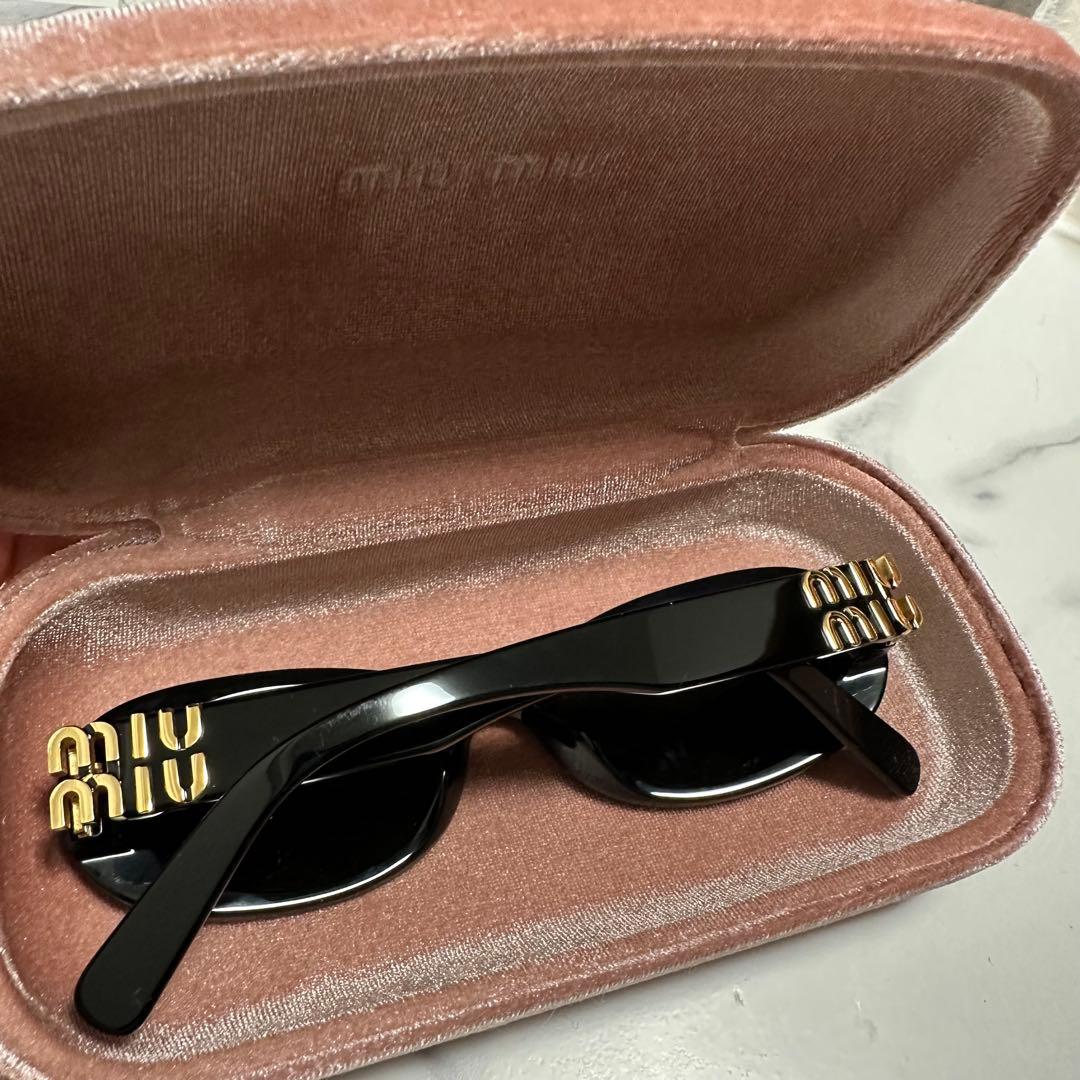 MIUMIU オーバルサングラス ブラック　 【美品】