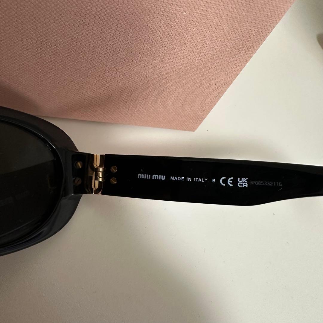 MIUMIU オーバルサングラス ブラック　 【美品】