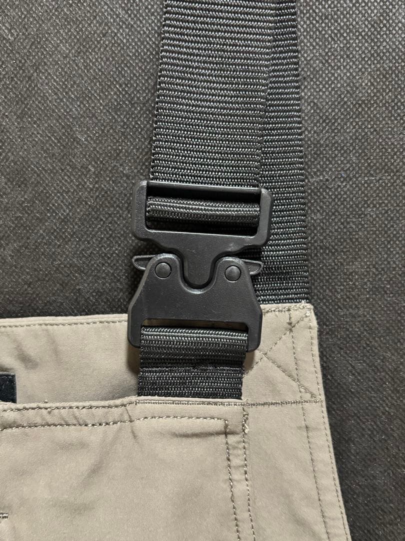 新品 OAKLEY カーキ スノーボード ビブパンツ Mサイズ オークリー 防水