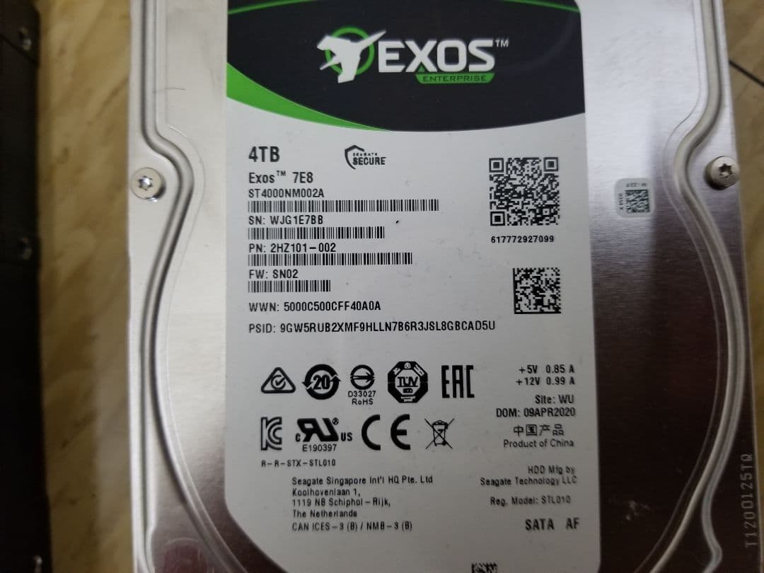 Seagate Exos 7E8 4TB 内蔵型ハードディスクドライブ１台オマケ