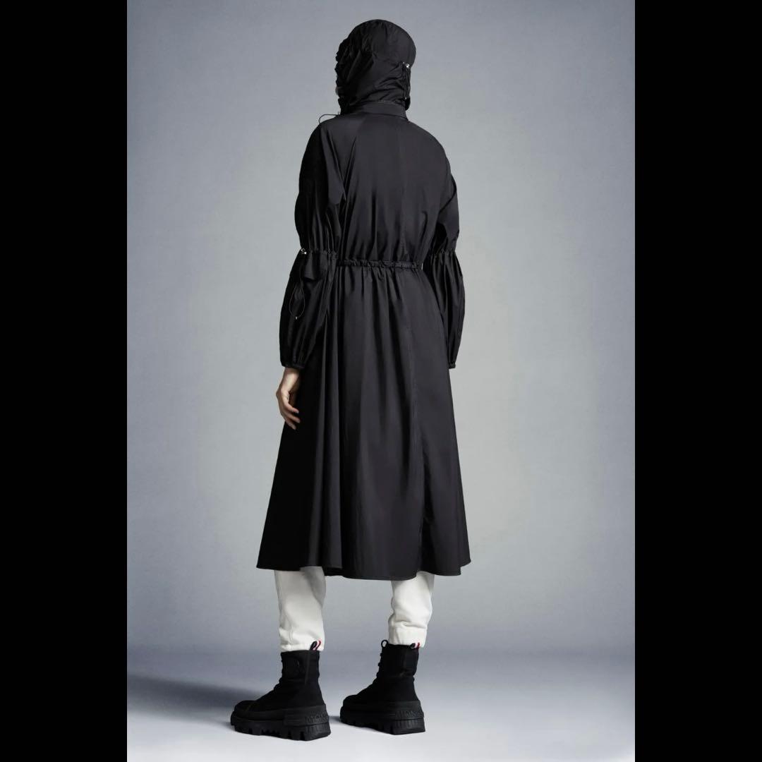 MONCLER フード内蔵　ライトダウン　コート　LINS