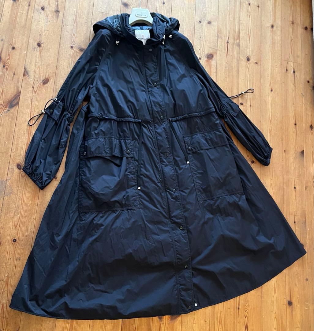 MONCLER フード内蔵　ライトダウン　コート　LINS