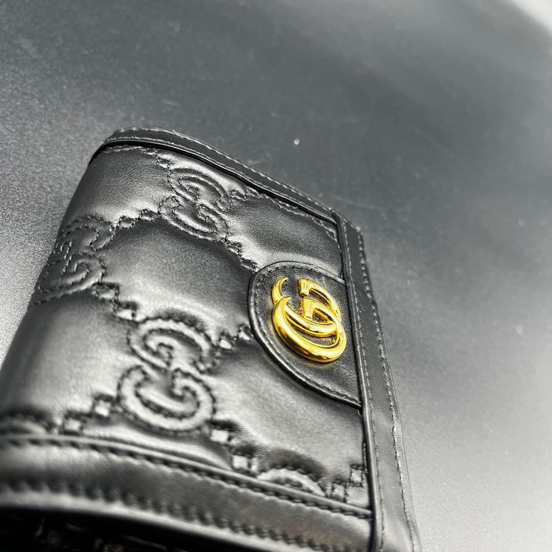 極美品✨グッチ 折り財布 GGマトラッセ マーモント 黒 レザー 723786