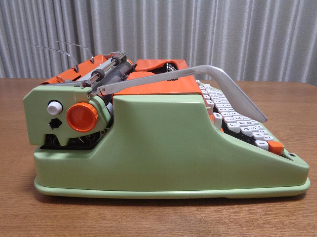 実働品　HERMES3000 エルメスタイプライター ポップ調にカスタムカラー