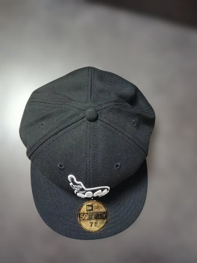 FAMOUS × SO SO DEF ニューエラ コラボ キャップ 7 5/8