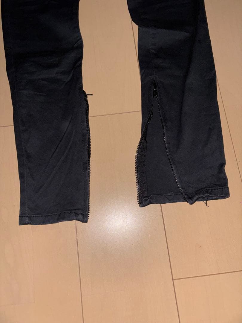 ESSENTIALSフレアパンツ