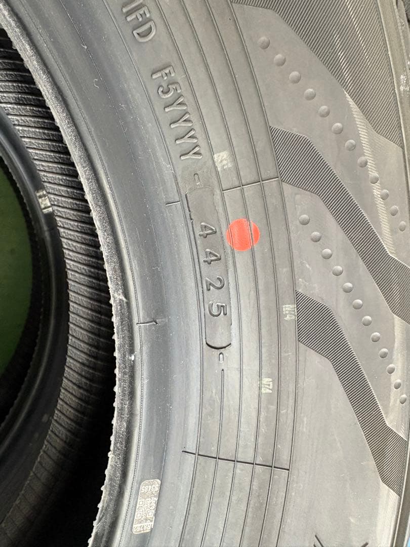 ①【新車外し】225/65R17 ADVAN V03タイヤ