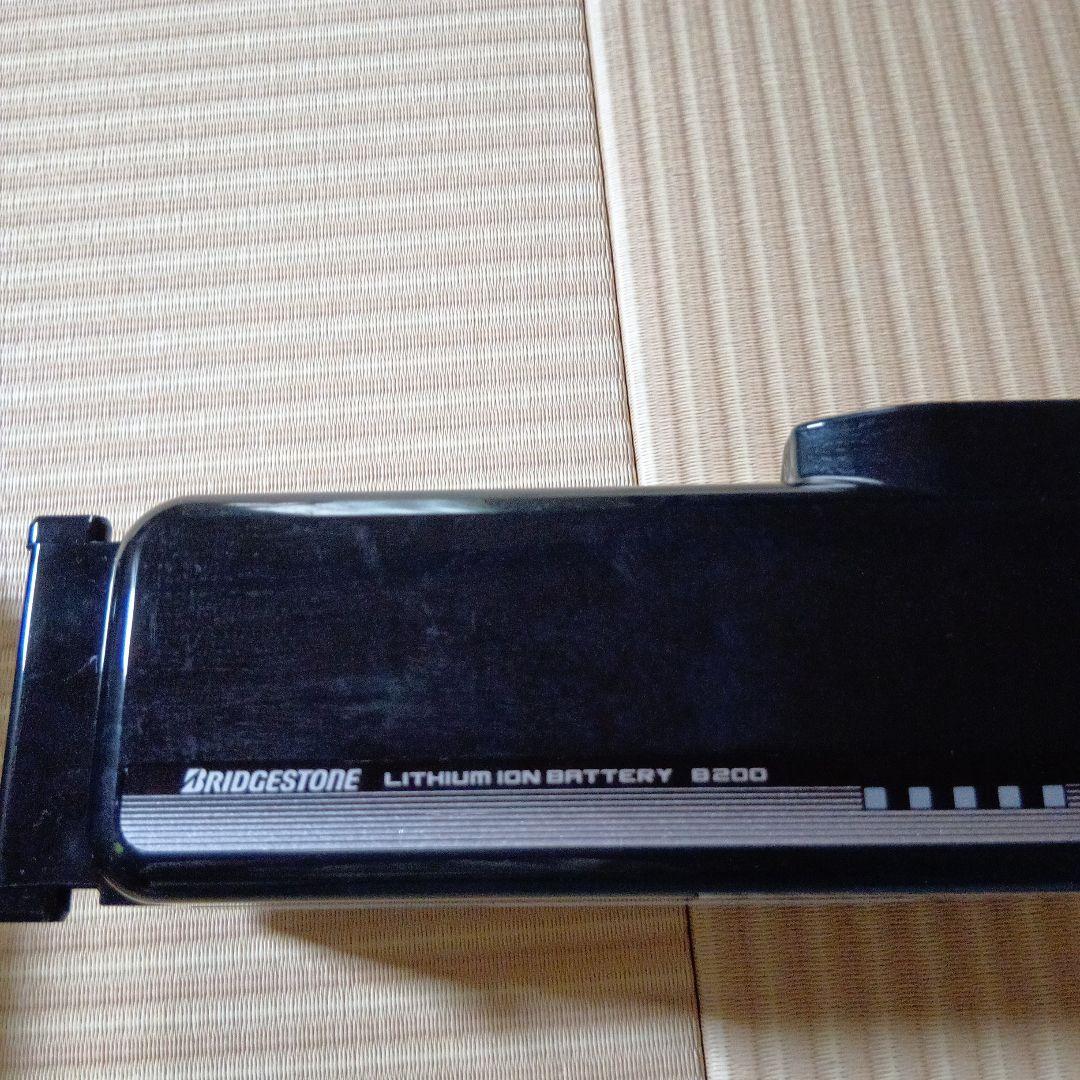 ブリヂストン リチウムイオンバッテリーB200（新品）と充電器（中古）