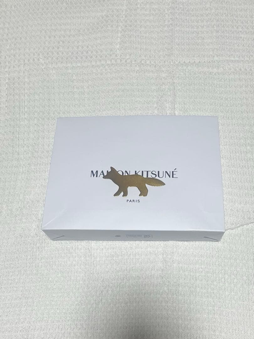 MAISON KITSUNÉ ホワイト フォックス刺繍（プレゼントボトックス付）