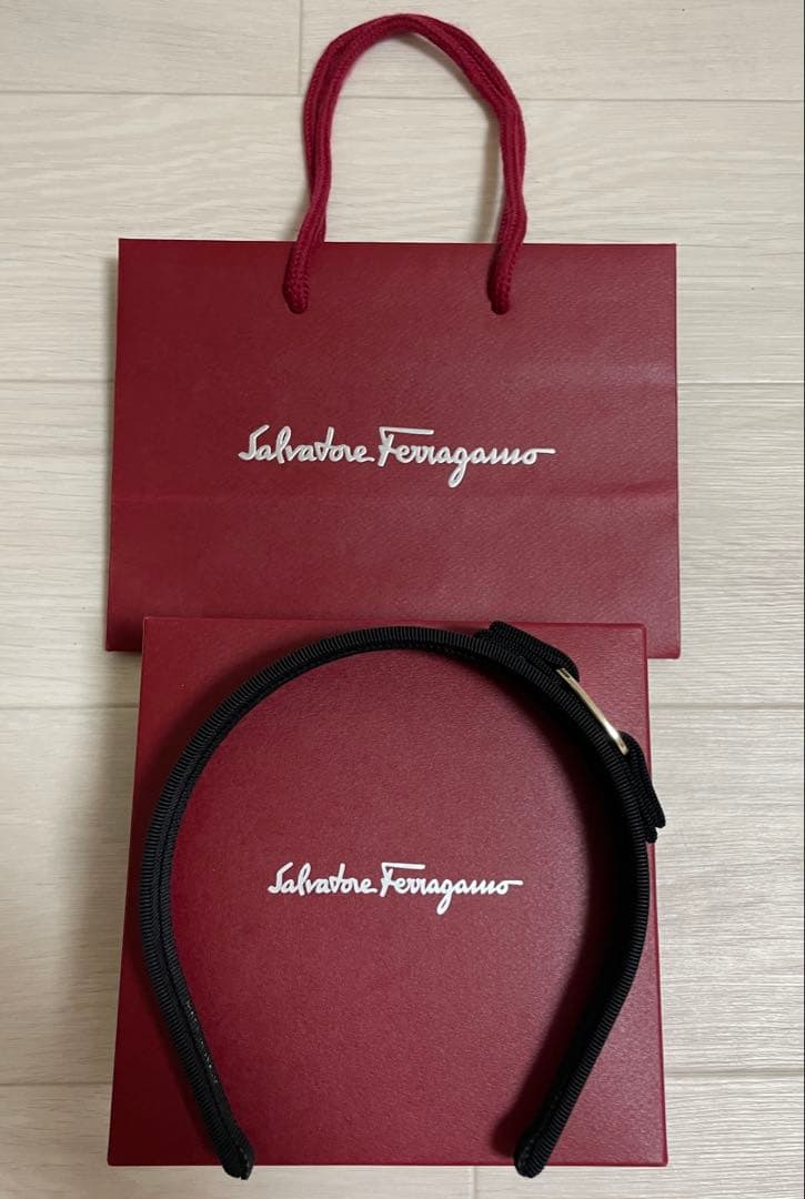 超美品 Salvatore Ferragamo フェラガモ カチューシャ 黒