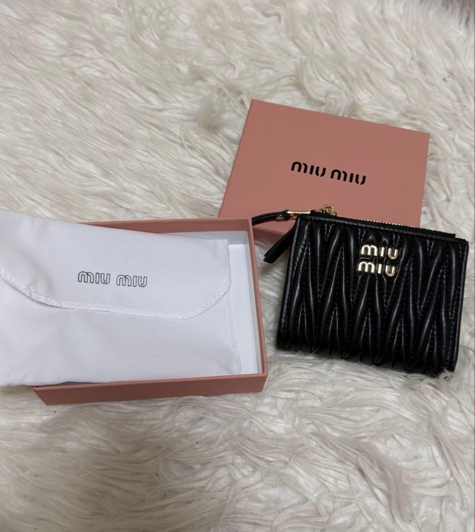 MIU MIU ミュウミュウ マテラッセ 二つ折り財布 ブラック黒