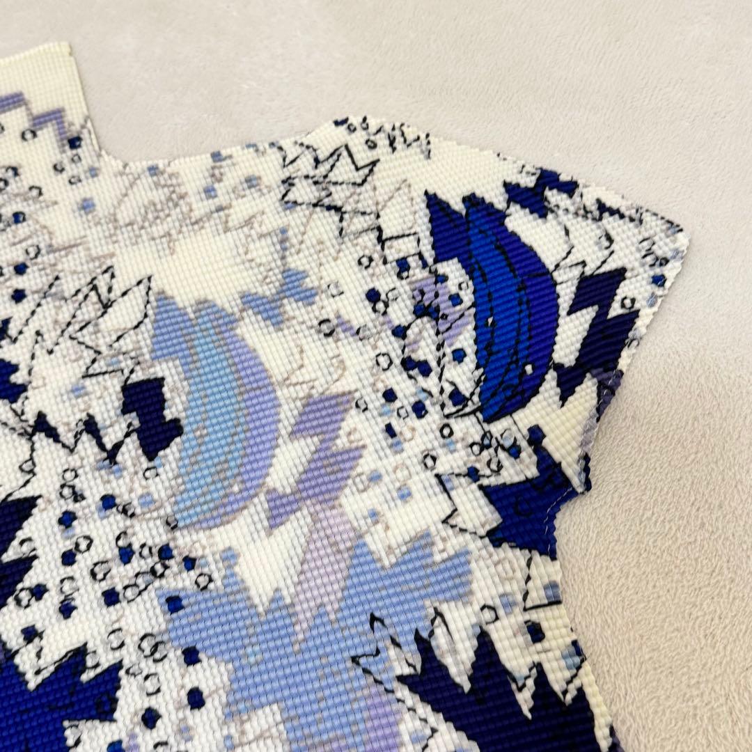 極美品✨ISSEY MIYAKE me プリーツ　総柄　トップス　半袖