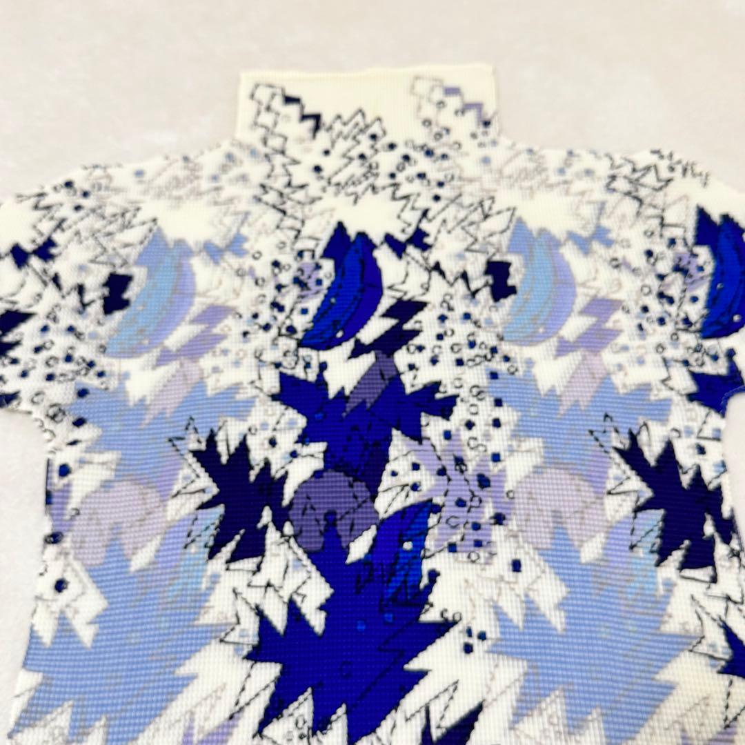 極美品✨ISSEY MIYAKE me プリーツ　総柄　トップス　半袖