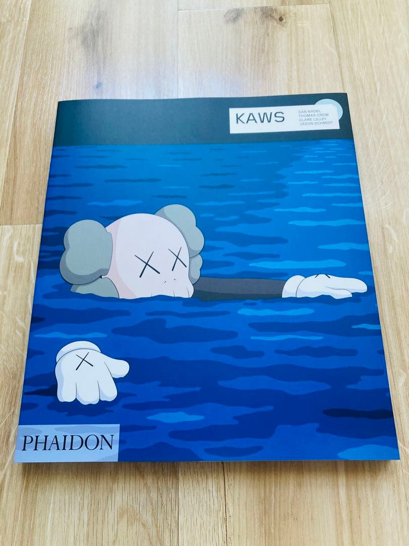 ユニクロ × kaws ART BOOK