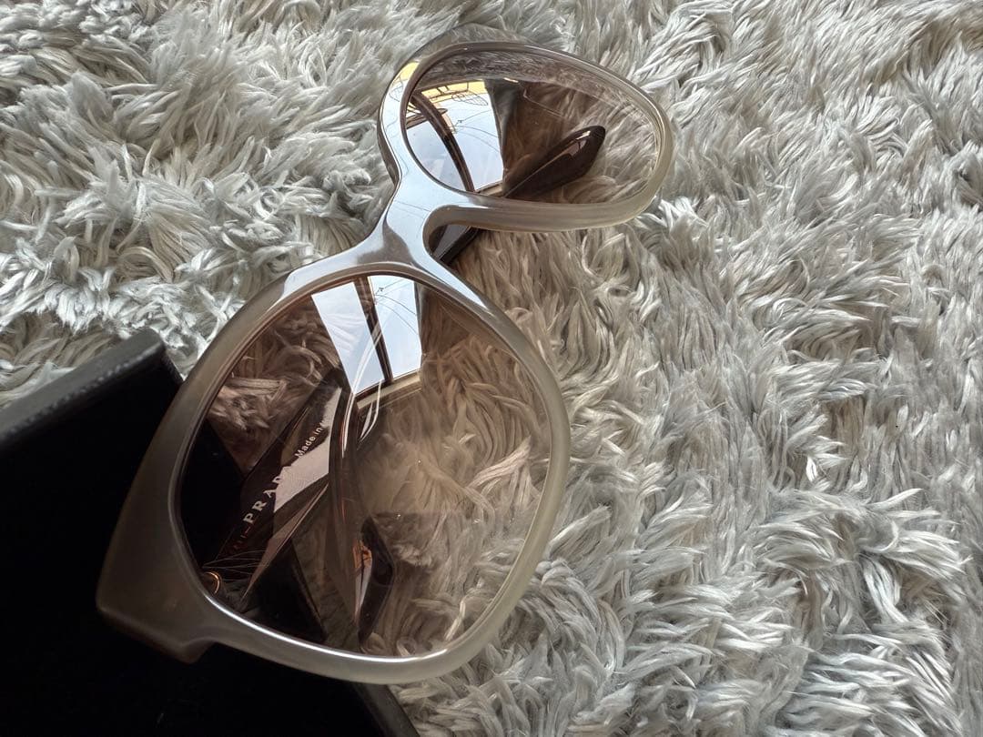 PRADA ブラウン キャットアイ サングラス