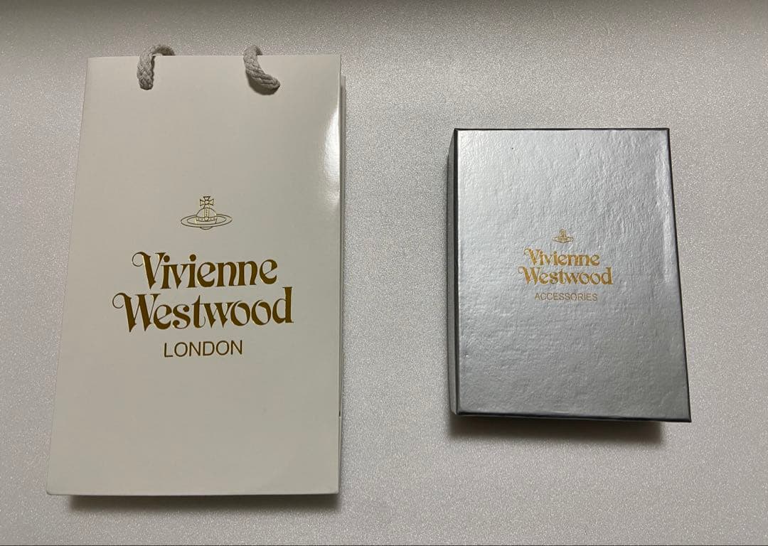 【新品未使用】Vivienne Westwood 二つ折り財布　エンジ