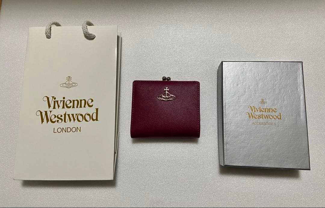 【新品未使用】Vivienne Westwood 二つ折り財布　エンジ