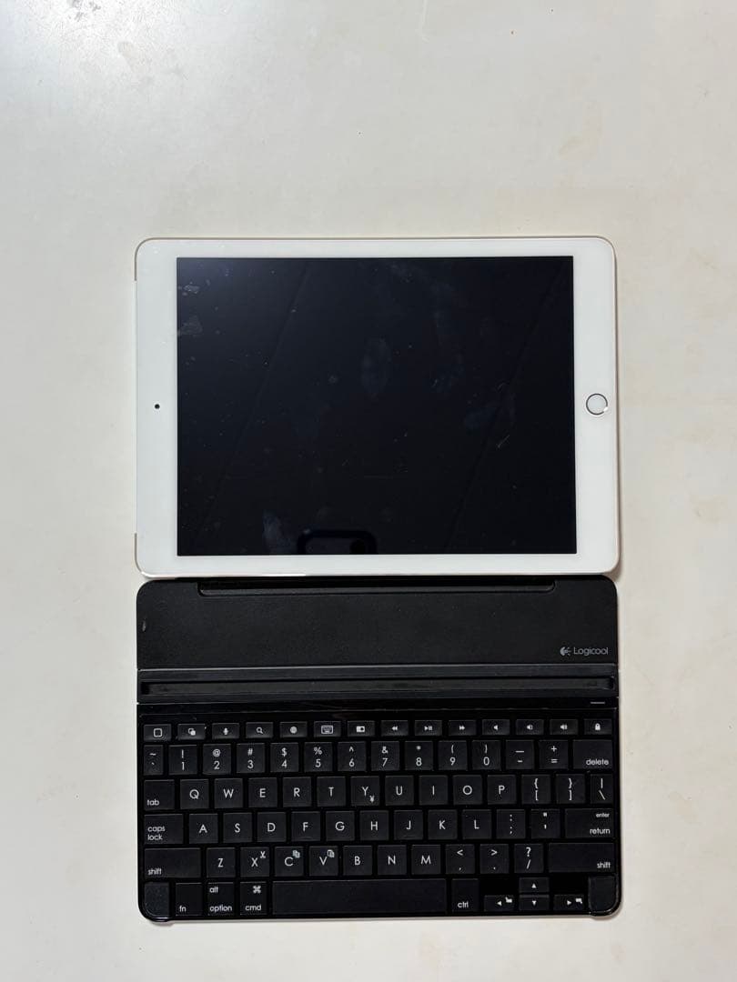 iPad Air 2 ゴールド 16GB docomo ＋ 専用キーボードセット