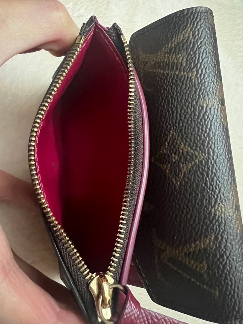 LOUIS VUITTON ポルトフォイユ・ヴィクトリーヌ　フューシャ