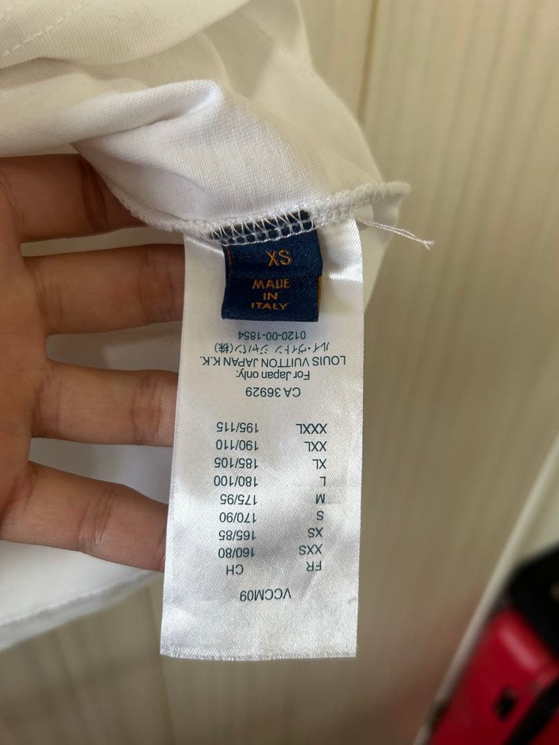 ルイヴィトン louis vuittonエンボスロゴTシャツ 白