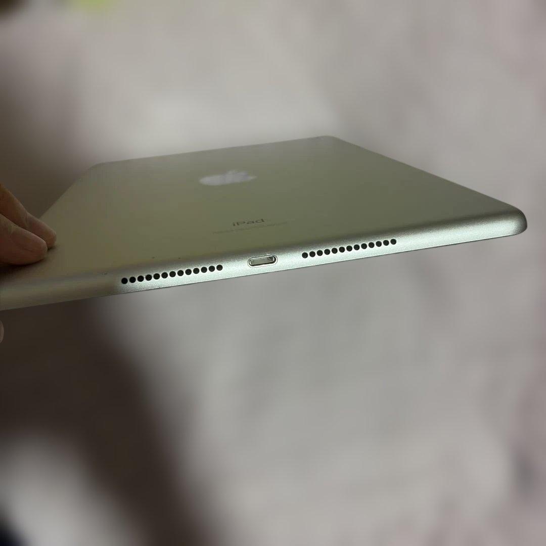 ね*し様 iPad 第9世代シルバー