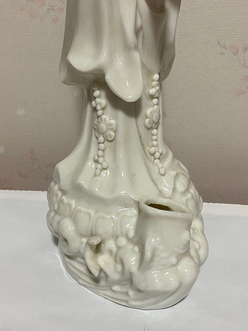 ♦白磁 観音菩薩立像 仏像 仏教美術 置物 飾り 美術品 工芸品 骨董品