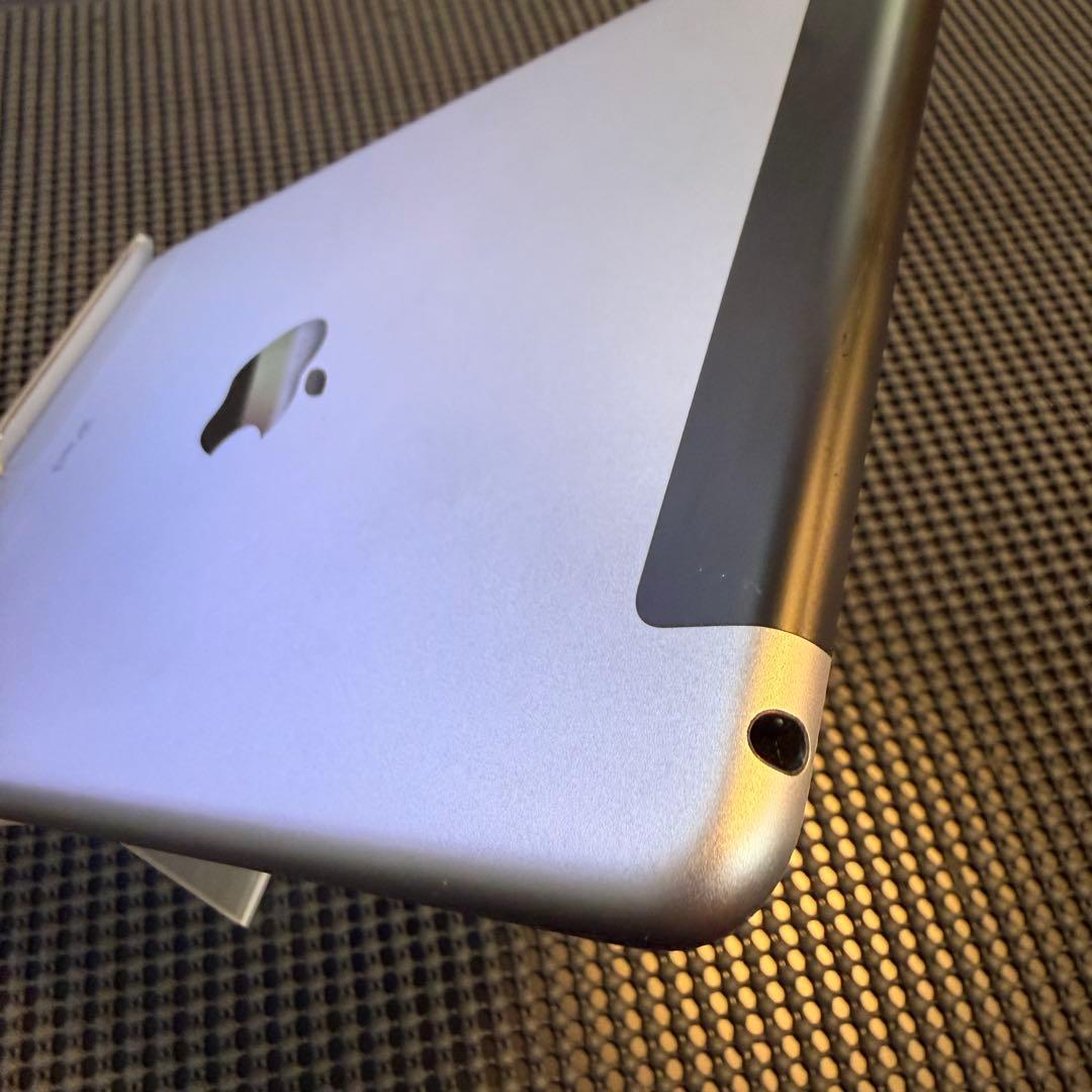 iPad mini4 128GB スペースグレイ SIMフリー MK762J/A