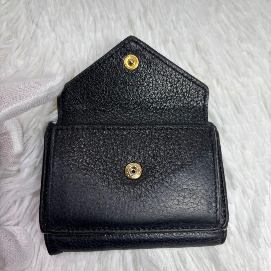 ✨付属品完備✨ プラダ ヴィッテロダイノ シボ 革 レター型 三つ折り財布 黒
