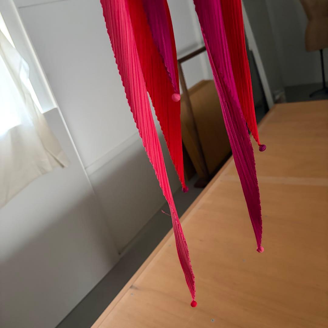 ISSEY MIYAKE Pleats Please プリーツスカーフ　赤ピンク