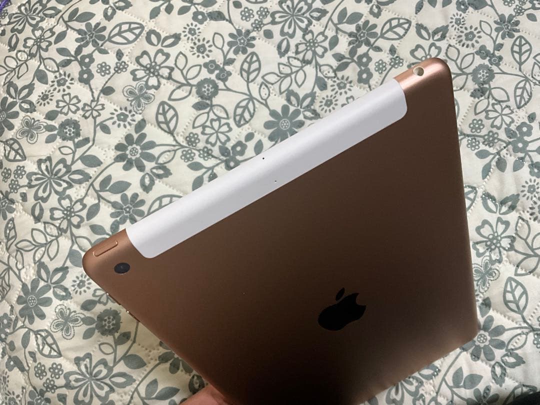 iPad 第6世代 32GB ゴールド　セルラーモデル